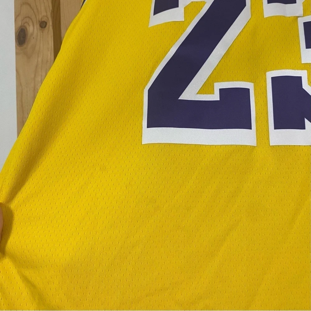 Nike Los Angeles Lakers LeBron James Icon Edition Swingman Jersey